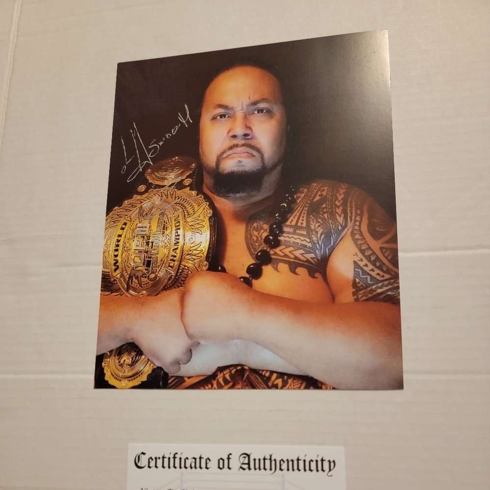 L.A. Smooth With Belt Autographed Photo with COA